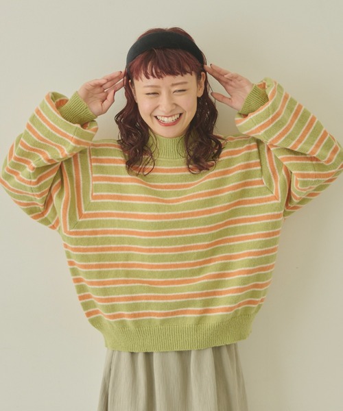 MERLOT(メルロー)の「マルチカラーハイネックボーダーニット(ニット/セーター・レディース・グリーン/ピンク/イエロー・FREE)」の2枚目の写真