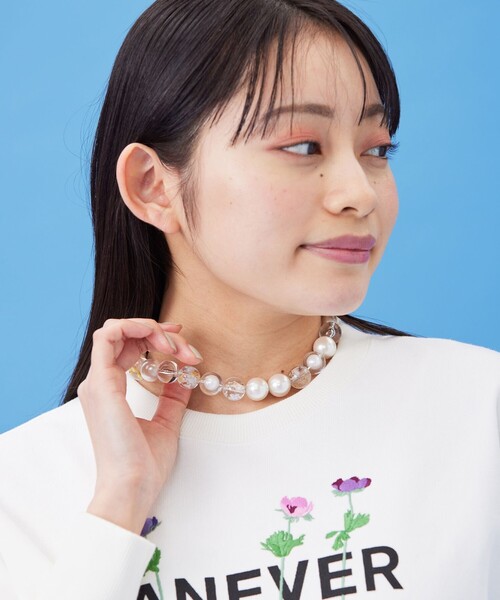 ANEVER（アンエバー）の「ENFOLDED PEARLフラワーネックレス（ネックレス・レディース・ホワイト系・F）」の2枚目の写真