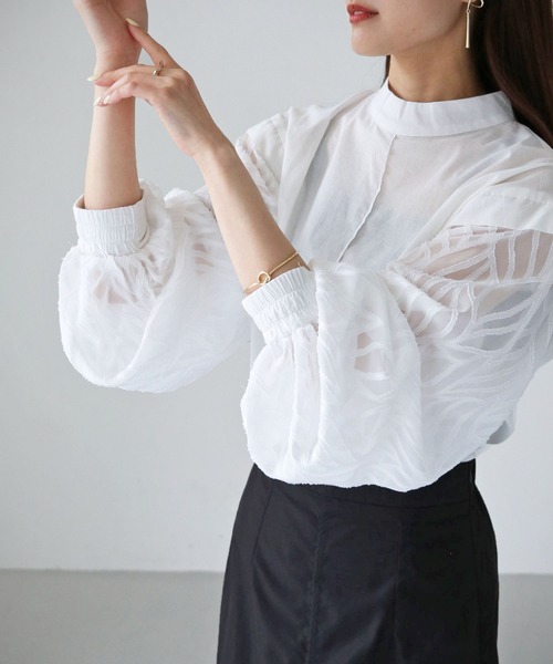 cheriella（シェリエラ）の「【cheriella】WEB限定袖ボリュームレースブラウス（シャツ/ブラウス・レディース・ホワイト/ブラック/ホワイト系その他/ブラック系その他・M）」の2枚目の写真