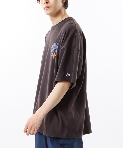 Champion(チャンピオン)の「CHAMPION/チャンピオン ヘビーウェイト/ルーズフィット ワンポイントロゴデザイン ショートスリーブTシャツ/半袖Tシャツ C3-X307(Tシャツ/カットソー・メンズ・グレー/ホワイト/ブラック・XL/L/M)」の7枚目の写真