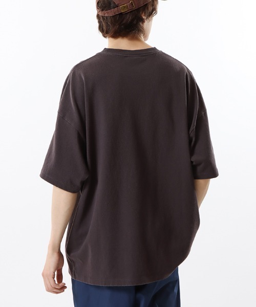 Champion(チャンピオン)の「CHAMPION/チャンピオン ヘビーウェイト/ルーズフィット ワンポイントロゴデザイン ショートスリーブTシャツ/半袖Tシャツ C3-X307(Tシャツ/カットソー・メンズ・グレー/ホワイト/ブラック・XL/L/M)」の6枚目の写真
