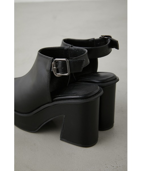 AZUL by moussy（アズールバイマウジー）の「CENTER STITCH BOOTIE SANDALS/センターステッチブーティーサンダル（サンダル・レディース・ライトベージュ/ブラック・LARGE/LL/MEDIUM/SMALL）」の6枚目の写真