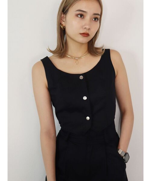 EMODA(エモダ)の「フロントボタントップ(キャミソール・レディース・ブラック/グリーン/アイボリー・FREE)」の2枚目の写真