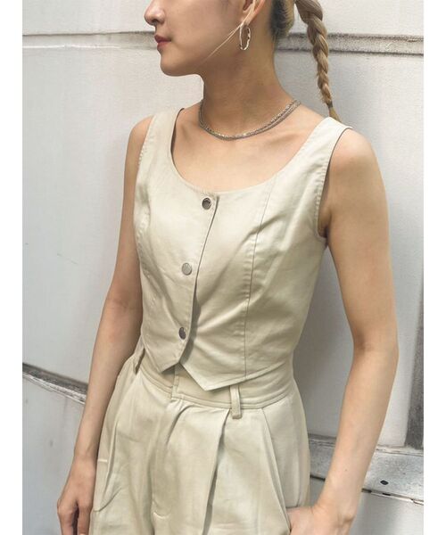 EMODA(エモダ)の「フロントボタントップ(キャミソール・レディース・ブラック/グリーン/アイボリー・FREE)」の4枚目の写真