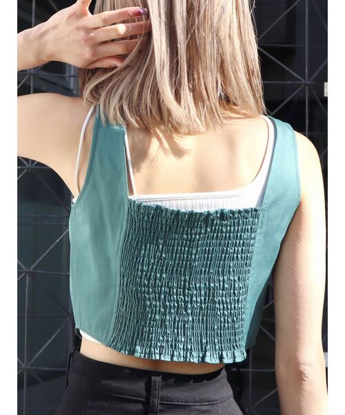 EMODA(エモダ)の「フロントボタントップ(キャミソール・レディース・ブラック/グリーン/アイボリー・FREE)」の18枚目の写真