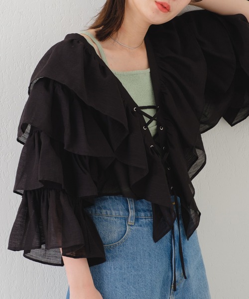 Kastane（カスタネ）の「【WEB限定】袖フリル編み上げボレロ（シャツ/ブラウス・レディース・オフホワイト/ブラック・FREE）」の2枚目の写真