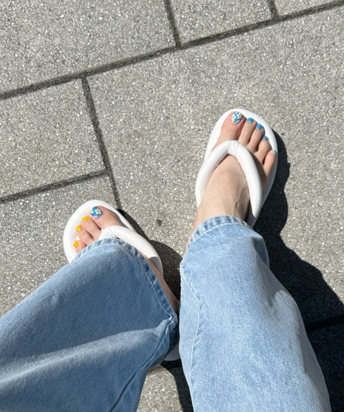 wears(ウェアーズ)の「EVAエアリーチューブ厚底サンダル(サンダル・レディース・ホワイト/ブラック・M/L)」の11枚目の写真