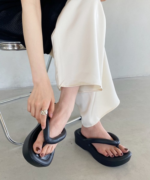 wears(ウェアーズ)の「EVAエアリーチューブ厚底サンダル(サンダル・レディース・ホワイト/ブラック・M/L)」の18枚目の写真