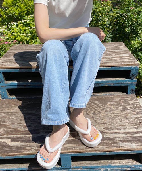 wears(ウェアーズ)の「EVAエアリーチューブ厚底サンダル(サンダル・レディース・ホワイト/ブラック・M/L)」の16枚目の写真