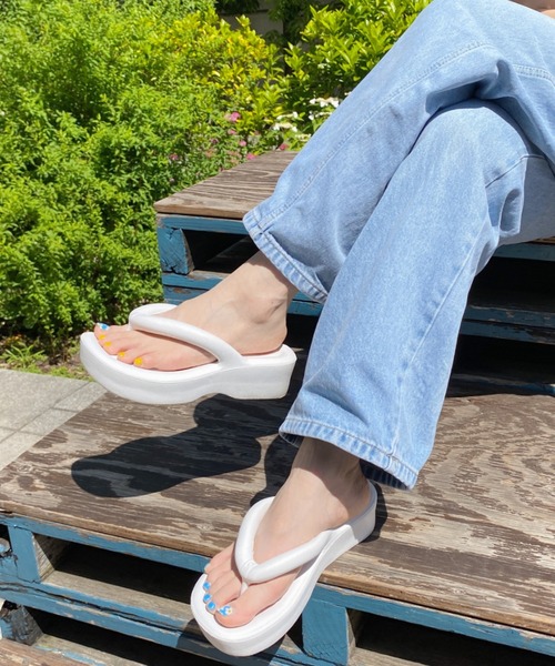 wears(ウェアーズ)の「EVAエアリーチューブ厚底サンダル(サンダル・レディース・ホワイト/ブラック・M/L)」の15枚目の写真