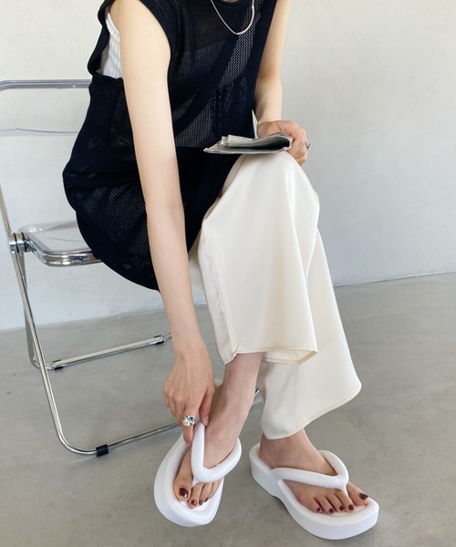 wears(ウェアーズ)の「EVAエアリーチューブ厚底サンダル(サンダル・レディース・ホワイト/ブラック・M/L)」の7枚目の写真