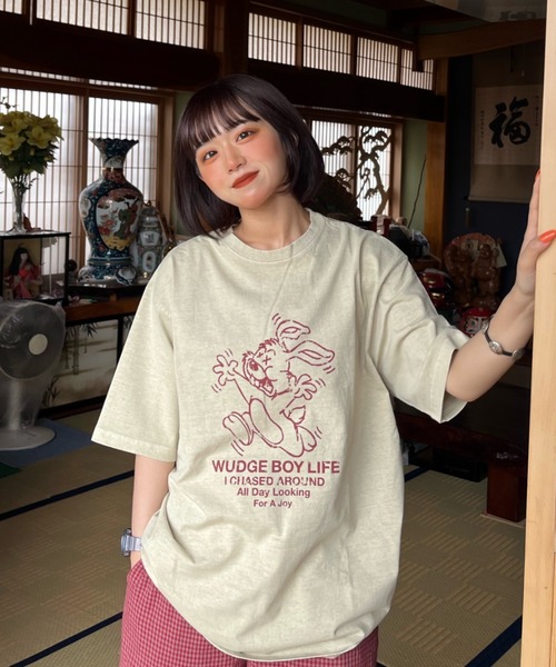 WudgeBoy（ワッジボーイ）の「rabbit pigment Tee（Tシャツ/カットソー・レディース・アイボリー/エンジ・MEDIUM/LARGE）」の2枚目の写真