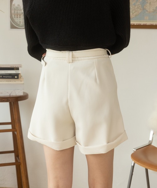 Ada.(エイダ)の「ベルト付きロールアップショートパンツ(その他パンツ・レディース・アイボリー/ブラック・S/M)」の4枚目の写真