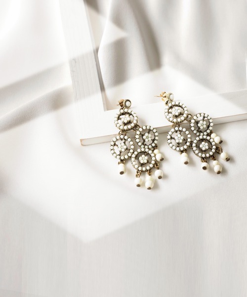 antiqua(アンティカ)の「大ぶりビジューピアス(ピアス(両耳用)・レディース・アンティークゴールド・FREE)」の7枚目の写真