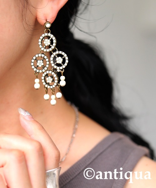 antiqua(アンティカ)の「大ぶりビジューピアス(ピアス(両耳用)・レディース・アンティークゴールド・FREE)」の4枚目の写真