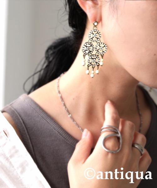 antiqua(アンティカ)の「大ぶりビジューピアス(ピアス(両耳用)・レディース・アンティークゴールド・FREE)」の10枚目の写真