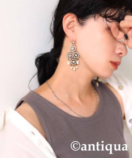 antiqua(アンティカ)の「大ぶりビジューピアス(ピアス(両耳用)・レディース・アンティークゴールド・FREE)」の3枚目の写真