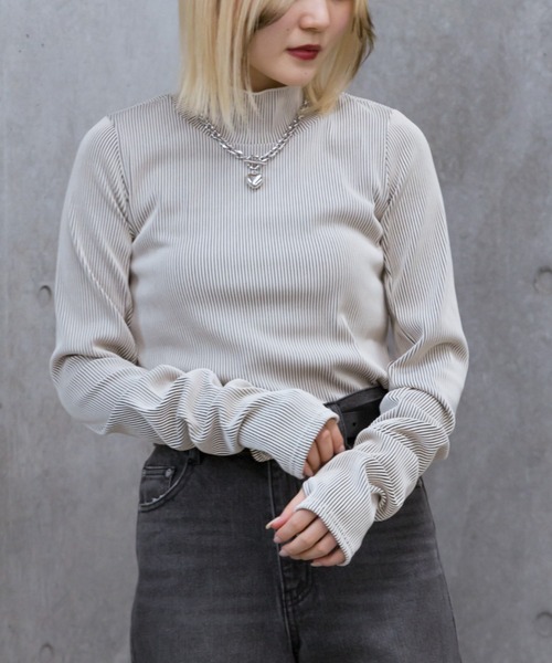 PAGEBOY（ページボーイ）の「クシュソデバイカラープリーツハイネック
