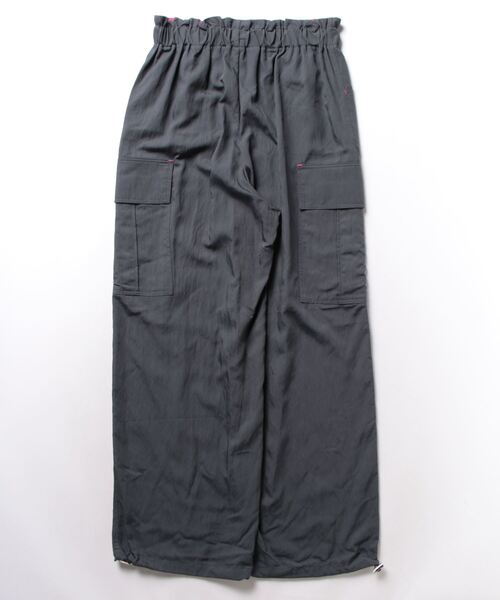 Q(キュー)の「カーゴワイドパンツ(その他パンツ・レディース・カーキ/チャコールグレー・MEDIUM)」の13枚目の写真