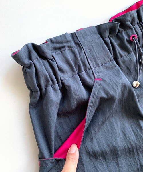 Q(キュー)の「カーゴワイドパンツ(その他パンツ・レディース・カーキ/チャコールグレー・MEDIUM)」の5枚目の写真