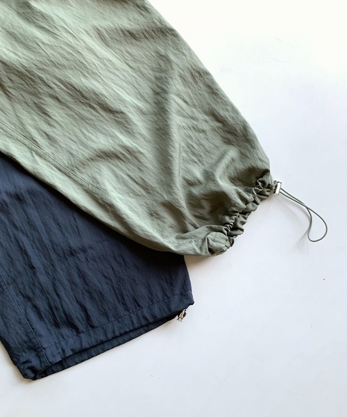 Q(キュー)の「カーゴワイドパンツ(その他パンツ・レディース・カーキ/チャコールグレー・MEDIUM)」の4枚目の写真