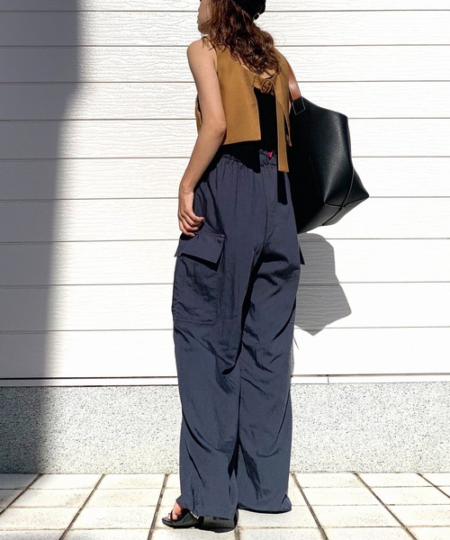 Q(キュー)の「カーゴワイドパンツ(その他パンツ・レディース・カーキ/チャコールグレー・MEDIUM)」の11枚目の写真