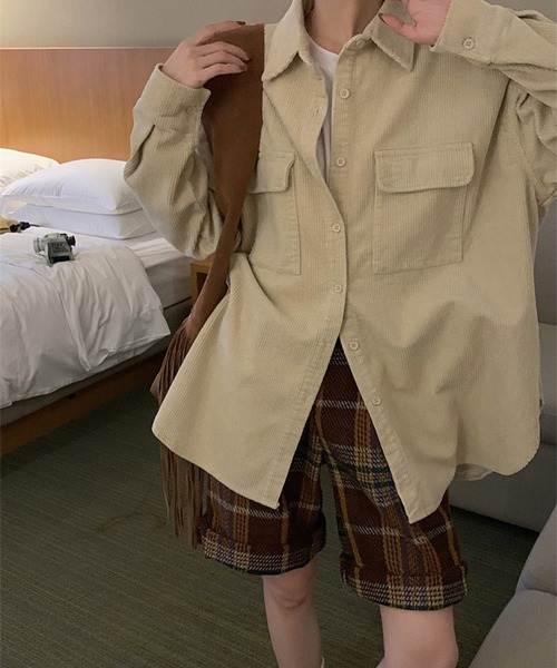 LYEON(リヨン)の「バックハート刺繍コーデュロイルーズシャツ(シャツ/ブラウス・レディース・ベージュ/ブラウン/ピンク・FREE)」の6枚目の写真