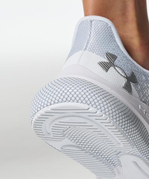 UNDER ARMOUR（アンダーアーマー）の「UAホバー タービュランス2（ランニング/レディース）（スニーカー・レディース・グレー系その他・24.5cm/22.5cm/23.5cm/24.0cm/25.5cm/25.0cm/23.0cm）」の2枚目の写真