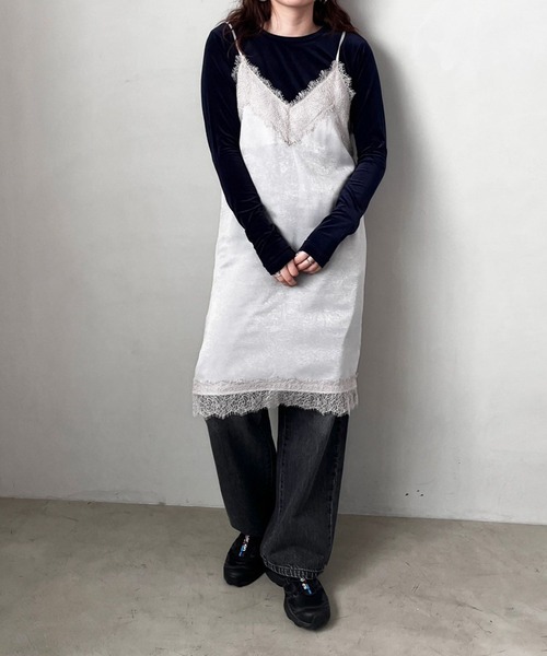 LOWRYS FARM(ローリーズファーム)の「ベロアクルーLS 980748(Tシャツ/カットソー・レディース・ブラック/ネイビー/グレー/アイボリー/グリーン・FREE)」の12枚目の写真