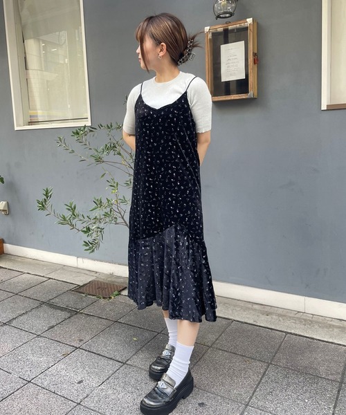 SPIGA（スピーガ）の「小花ﾌﾟﾘﾝﾄﾍﾞﾛｱﾛﾝｸﾞOP（Tシャツ/カットソー・レディース・ブラック/ブラウン・FREE）」の5枚目の写真