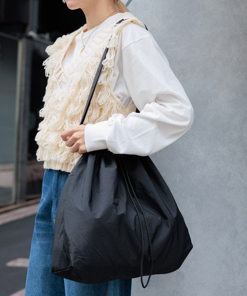 3.3 Field Trip （3.3フィールドトリップ）の「【UNISEX】3.3 Field Trip／BIGショルダーバッグ（ショルダーバッグ・レディース・ブラック/グレー/カーキ/アイボリー・0）」の2枚目の写真