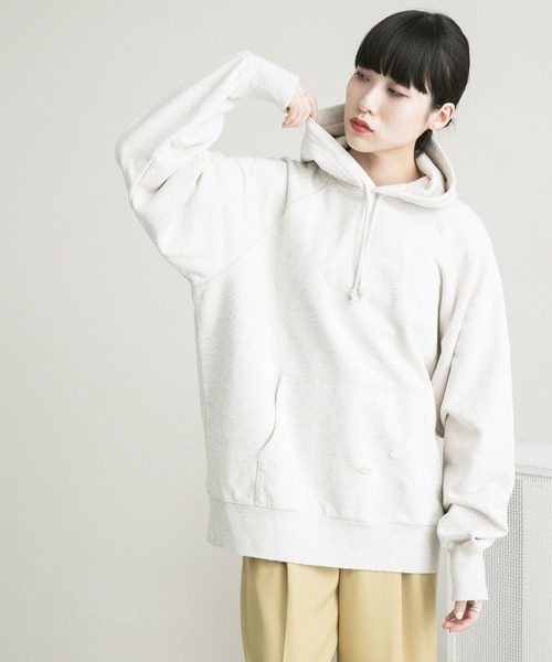 KBF(ケイビーエフ)の「ダメージBIGフーディー(パーカー・レディース・グレー/ネイビー・ONE)」の4枚目の写真