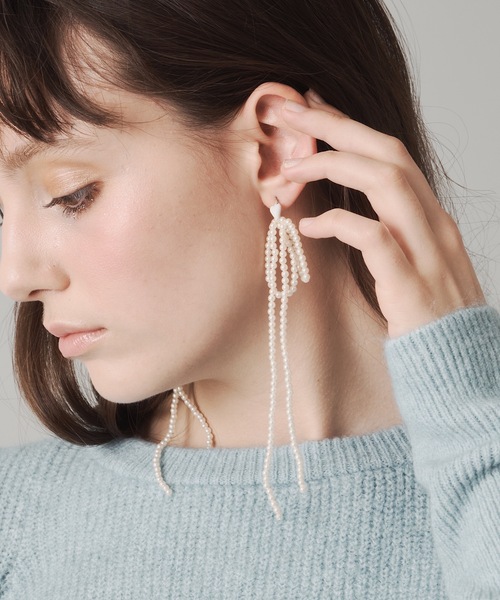 J1U by LA BELLE ETUDE（ジユウバイラベルエチュード）の「パールリボンピアス（ピアス（両耳用）・レディース・ホワイト・FREE）」の2枚目の写真