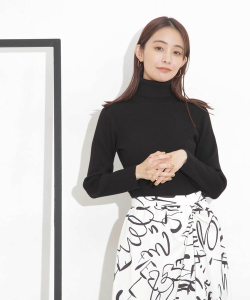 NANO universe(ナノユニバース)の「椿オイル加工リブタートルニット(ニット/セーター・レディース・ライム/ピンク/ブラック/オフホワイト・M/S)」の3枚目の写真