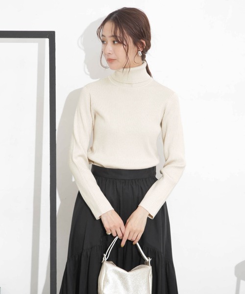 NANO universe(ナノユニバース)の「椿オイル加工リブタートルニット(ニット/セーター・レディース・ライム/ピンク/ブラック/オフホワイト・M/S)」の5枚目の写真