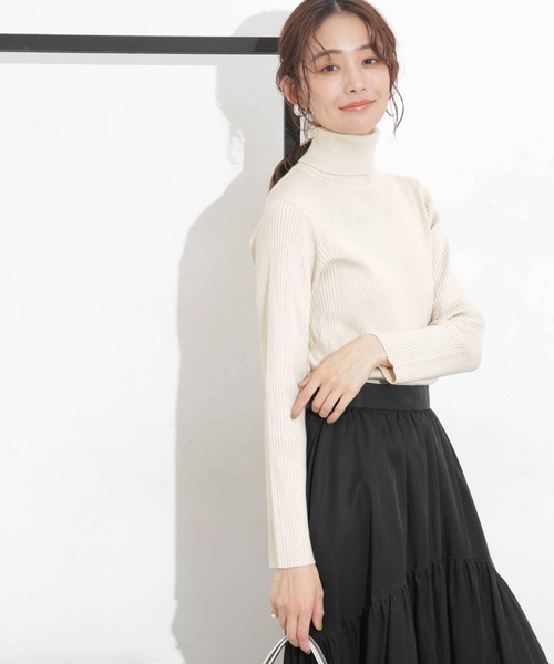 NANO universe(ナノユニバース)の「椿オイル加工リブタートルニット(ニット/セーター・レディース・ライム/ピンク/ブラック/オフホワイト・M/S)」の6枚目の写真