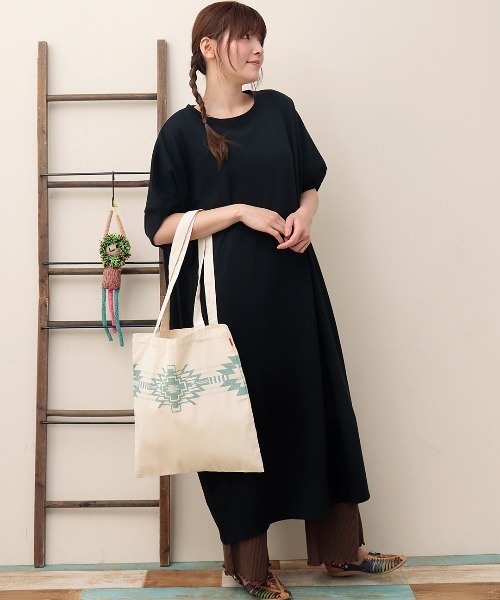 チチカカ（チチカカ）の「プリントトートバッグ（トートバッグ・レディース・ボルドー/グリーン/ピンク/ライトグレー/ブラック/ブルー・FREE）」の8枚目の写真