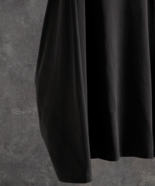 ADRER(アドラー)の「【24AW】extra quality wide sleeve long-T / エクストラクオリティワイドスリーブロンT(Tシャツ/カットソー・メンズ・ホワイト/ホワイト×ブラック/ブラック/チャコールグレー・XX-SMALL/X-SMALL/SMALL/MEDIUM/LARGE)」の17枚目の写真