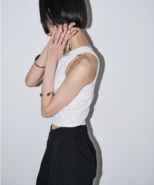 AIC.（エーアイシー）の「パッド付きカットリブショートアメスリタンクトップ（タンクトップ・レディース・ブラック/オフホワイト/チャコールグレー・FREE）」の5枚目の写真