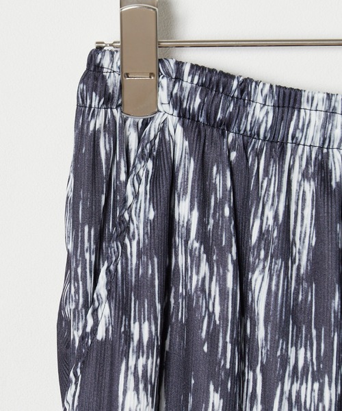 Theater code(シアターコード)の「gradation pleats pants / グラデーション プリーツ パンツ(スラックス・メンズ・ブラック・3/2)」の2枚目の写真