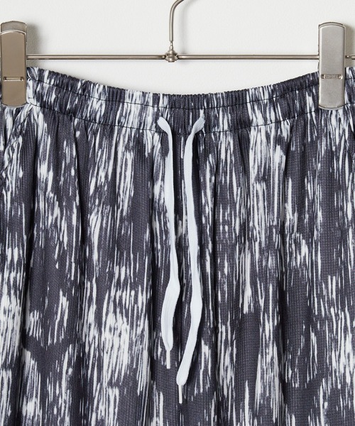 Theater code(シアターコード)の「gradation pleats pants / グラデーション プリーツ パンツ(スラックス・メンズ・ブラック・3/2)」の3枚目の写真