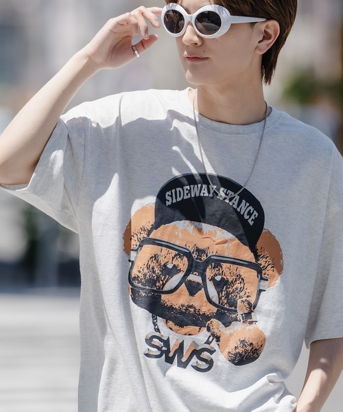 SIDEWAY STANCE(サイドウェイスタンス)の「【SIDEWAY STANCE】オリジナル グラフィック プリント 半袖Tシャツ(Tシャツ/カットソー・メンズ・ホワイト系3/ホワイト系/ブラック/レッド系1/ホワイト系1/グレー/グレー系/ブラック系/レッド系3/グレー系3/ブラック系3/ホワイト/レッド/グレー系1/ブラック系1/ホワイト系4/レッド系4/ブラック系4/ブラック系2/ホワイト系2/グレー系2/レッド系2/パープル系/ホワイト系6/レッド系6/ホワイト系5/ブラック系5/グレー系5/ブラック系6/ホワイト系7/ブラック系7/パープル系7・MEDIUM/SMALL/X-LARGE/LARGE)」の22枚目の写真