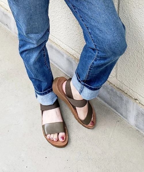 ikka(イッカ)の「軽量ラバーベルトサンダル(サンダル・レディース・ブラック/ベージュ/オリーブ/オレンジ/ホワイト・M/L)」の4枚目の写真