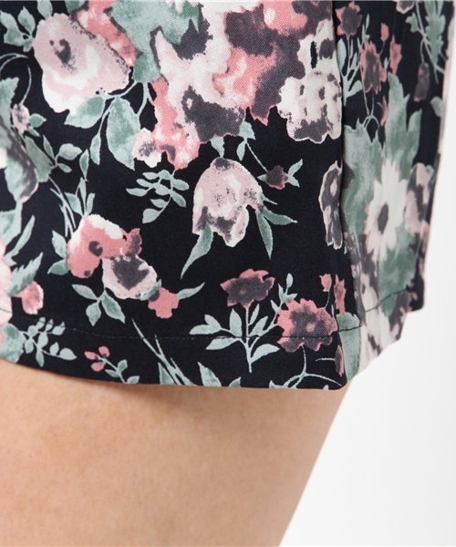 one after another NICE CLAUP（ワンアフターアナザーナイスクラップ）の「【mer11月号掲載 ナイスクラップ】ノスタルジックフラワーショートパンツ（その他パンツ・レディース・グレー/サックスブルー/ネイビー・FREE）」の12枚目の写真
