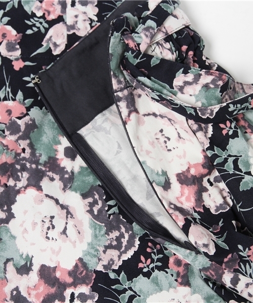 one after another NICE CLAUP（ワンアフターアナザーナイスクラップ）の「【mer11月号掲載 ナイスクラップ】ノスタルジックフラワーショートパンツ（その他パンツ・レディース・グレー/サックスブルー/ネイビー・FREE）」の13枚目の写真