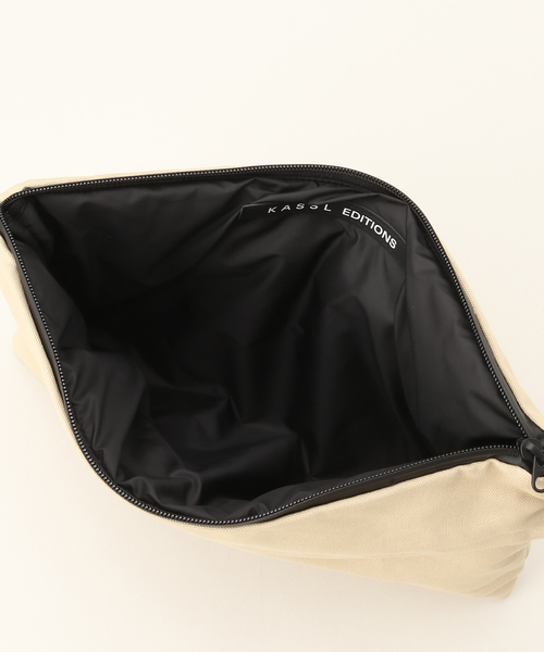 AP STUDIO（エーピーストゥディオ）の「【KASSL EDITIONS/カッスル エディションズ】Pouch canvas（クラッチバッグ・レディース・ベージュ・FREE）」の7枚目の写真