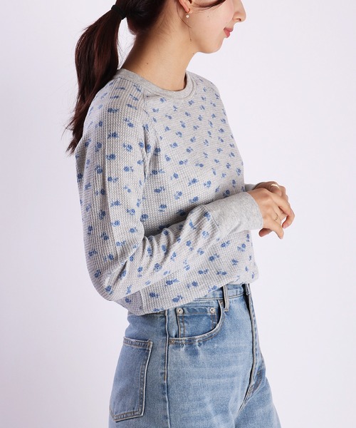 JEMORGAN(ジェーイーモーガン)の「JEMORGAN / ジェーイーモーガン 花柄 ラグランスリーブ ワッフル長袖Tシャツ(Tシャツ/カットソー・レディース・ホワイト/杢グレー/ナチュラル/グレー系その他/ホワイト系その他/ベージュ系その他/ベージュ系その他2/ベージュ系その他4/ベージュ系その他3・FREE)」の3枚目の写真