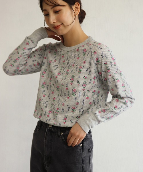 JEMORGAN(ジェーイーモーガン)の「JEMORGAN / ジェーイーモーガン 花柄 ラグランスリーブ ワッフル長袖Tシャツ(Tシャツ/カットソー・レディース・ホワイト/杢グレー/ナチュラル/グレー系その他/ホワイト系その他/ベージュ系その他/ベージュ系その他2/ベージュ系その他4/ベージュ系その他3・FREE)」の4枚目の写真