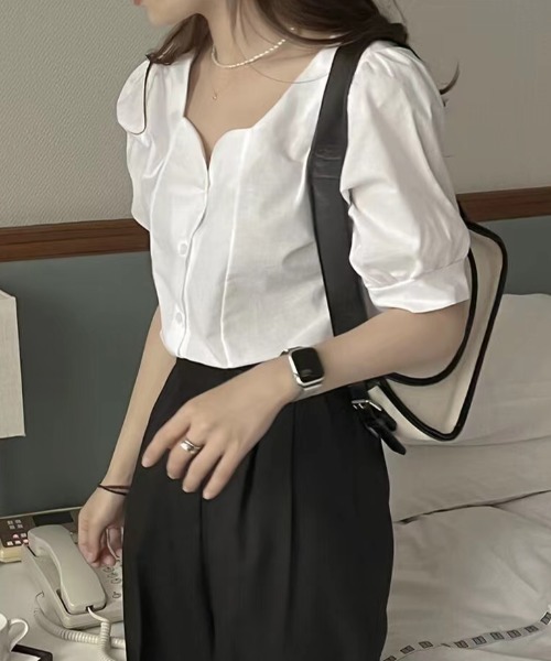 Diosfront(ディオスフロント)の「スクエアネックパフスリーブシャツブラウス(シャツ/ブラウス・レディース・ホワイト/ブラック・L/M/XL)」の6枚目の写真