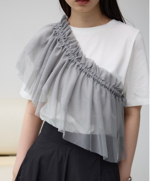 AZUL by moussy（アズールバイマウジー）の「フリルビスチェセットTシャツ（Tシャツ/カットソー・レディース・グレー/ブラック/アイボリー・FREE）」の3枚目の写真